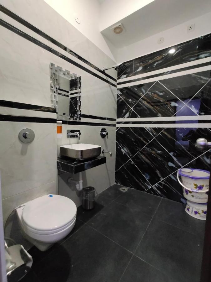 Hotel 51 Amritsar Exteriör bild