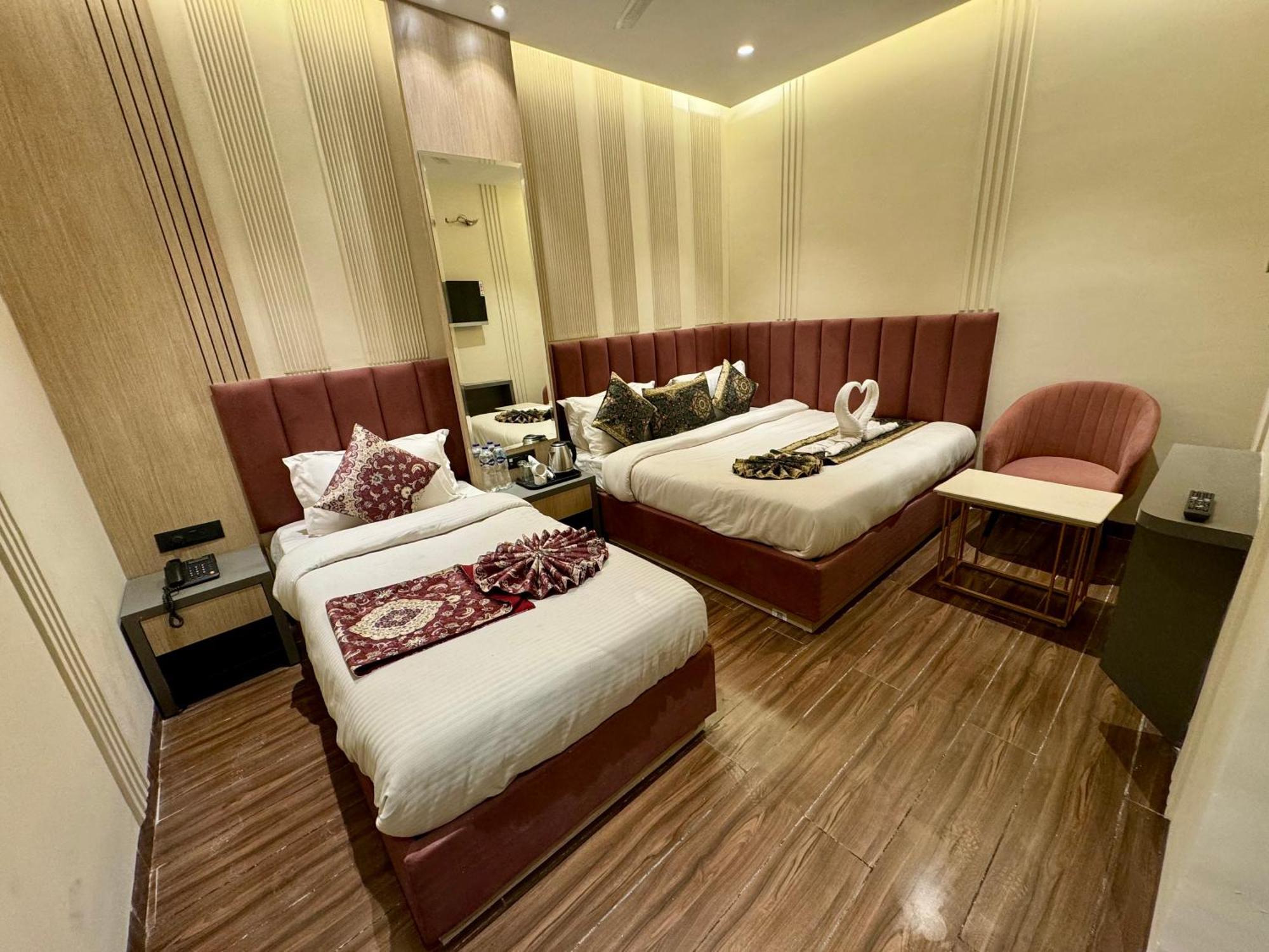 Hotel 51 Amritsar Exteriör bild