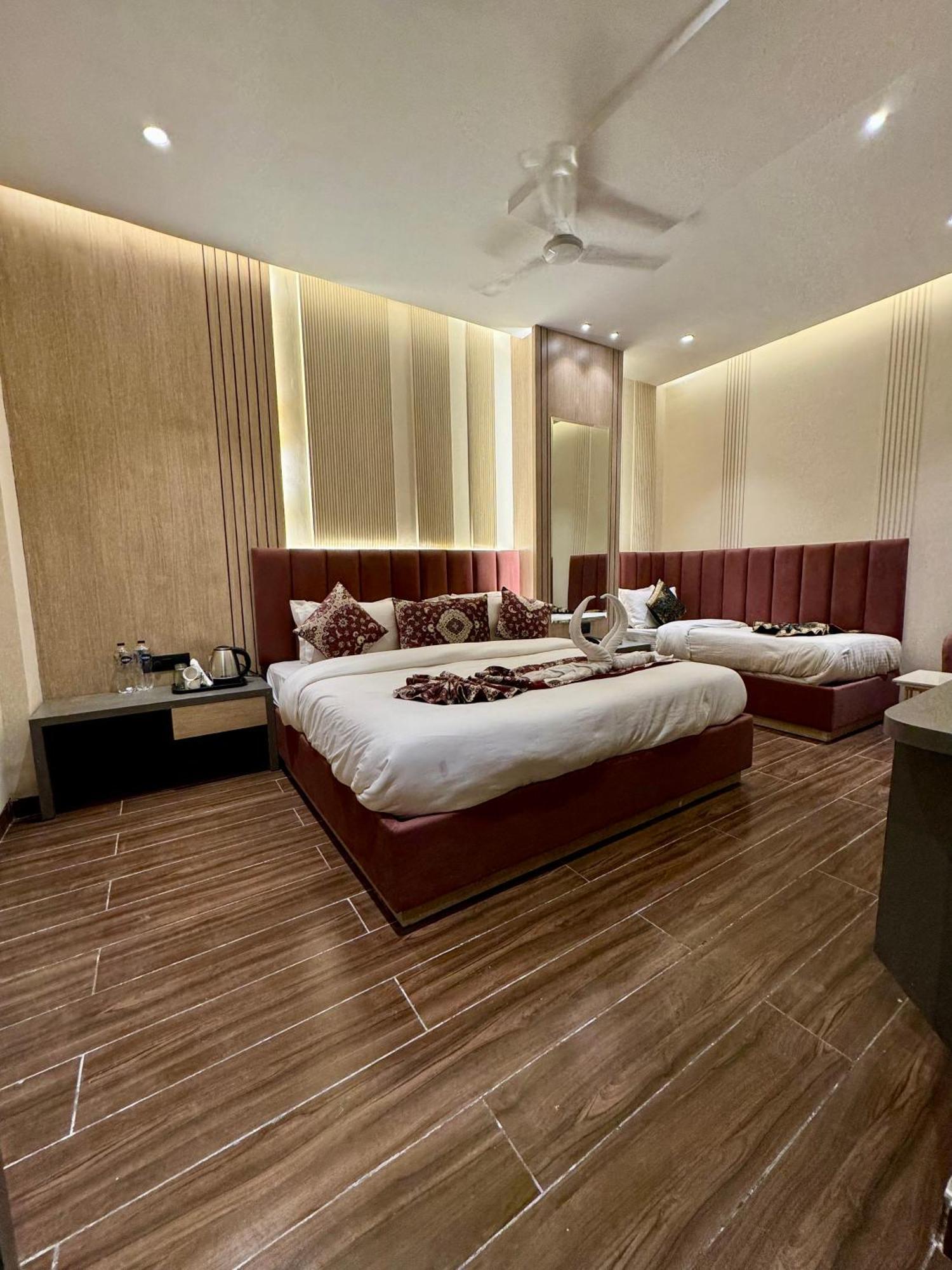 Hotel 51 Amritsar Exteriör bild